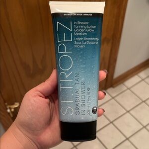 St. Tropez Gradual Tan In Shower Lotion - Blue and White